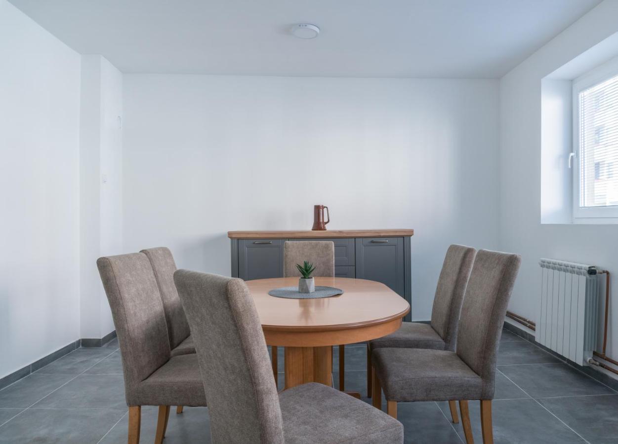Gerardus Apartmani Vrsac Exteriör bild