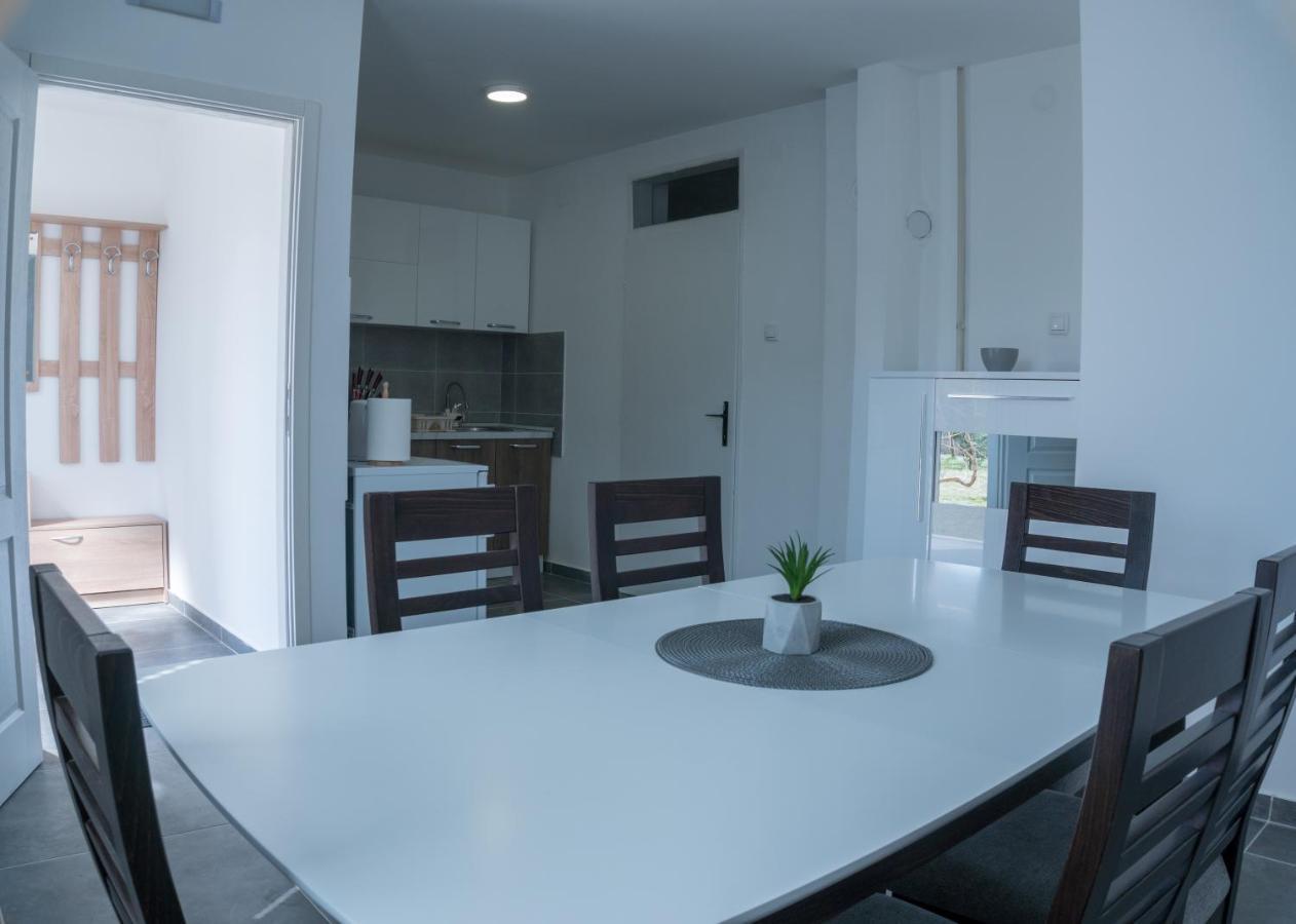 Gerardus Apartmani Vrsac Exteriör bild