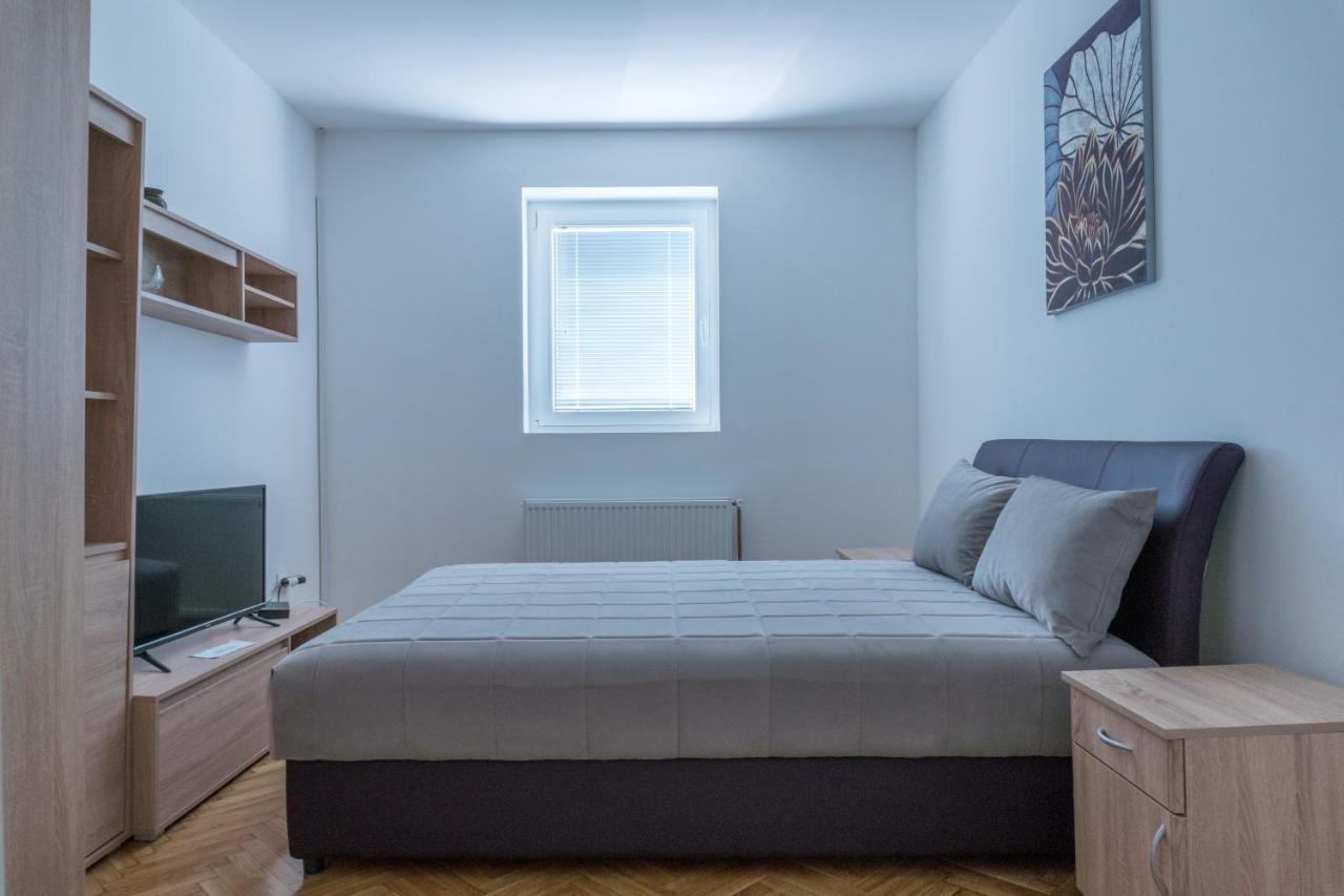 Gerardus Apartmani Vrsac Exteriör bild